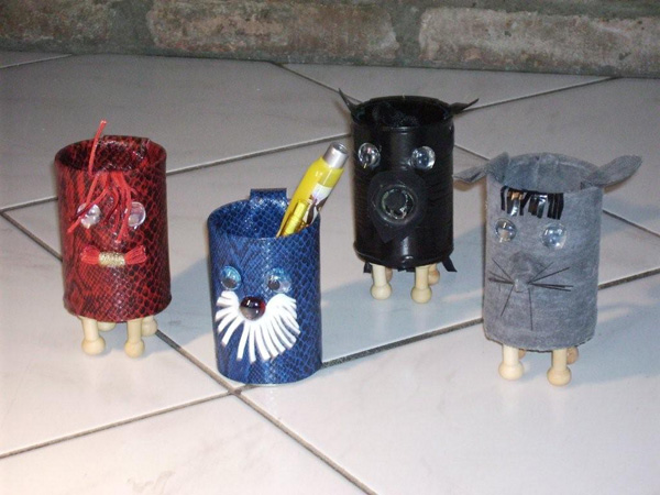 06 barattoli portapenne soggetti vari